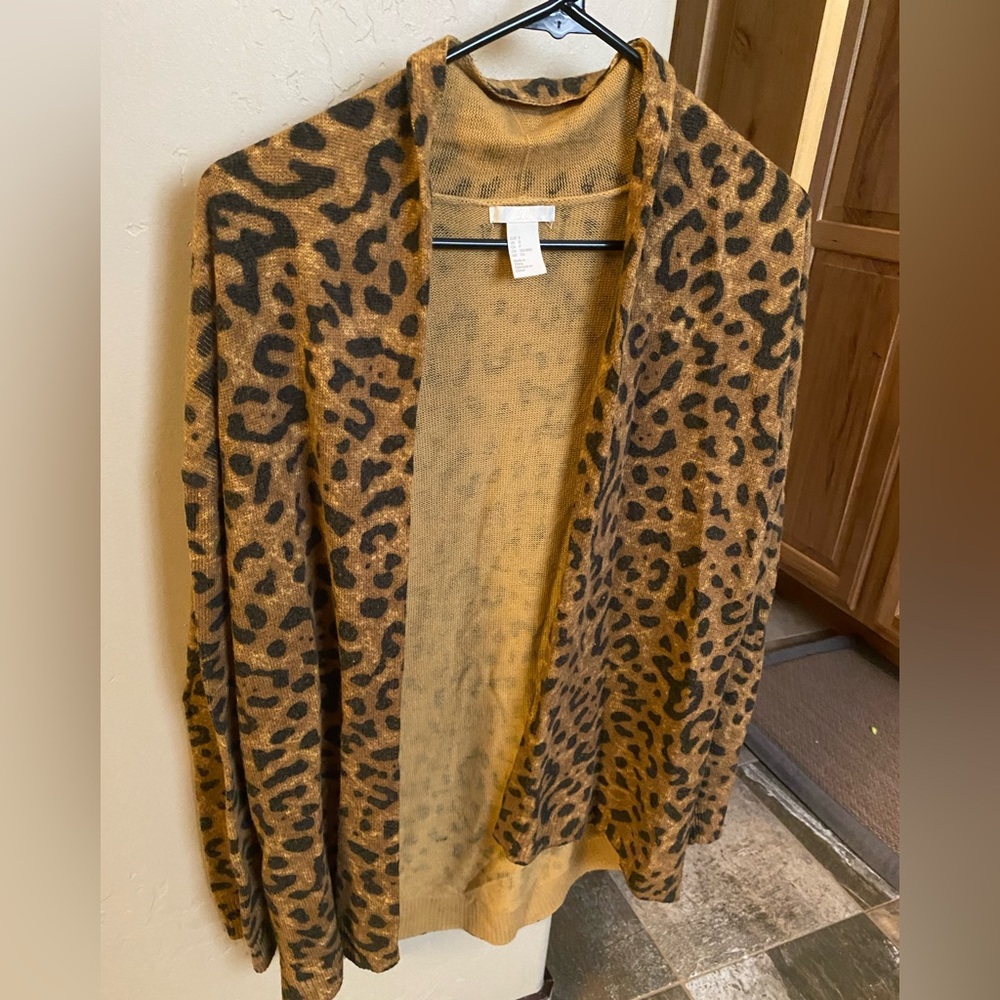 H&M| Small| Leopard print cardigan| worn once or twice| Great condition. - Picture 1 of 6
